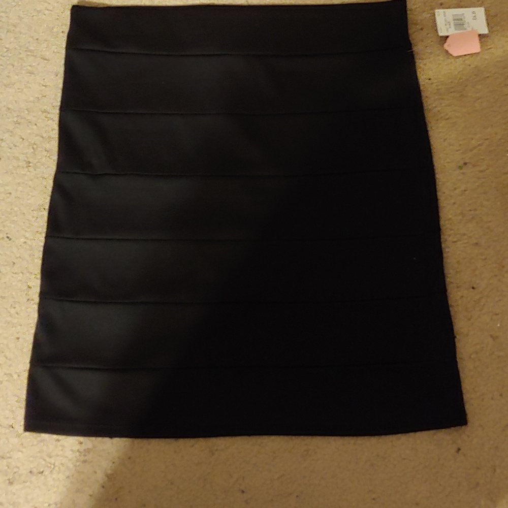 Black knit skirt